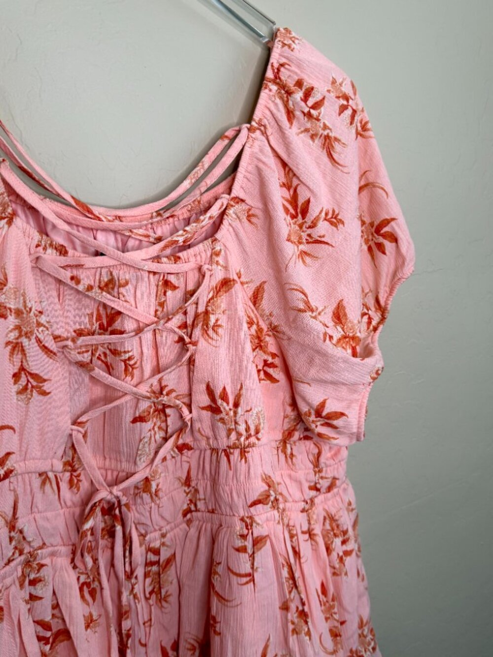 Torrid Crinkle Cris Cross Lace Up Back Floral Peplum Top Blouse 3 3X 22/24 - Picture 7 of 8